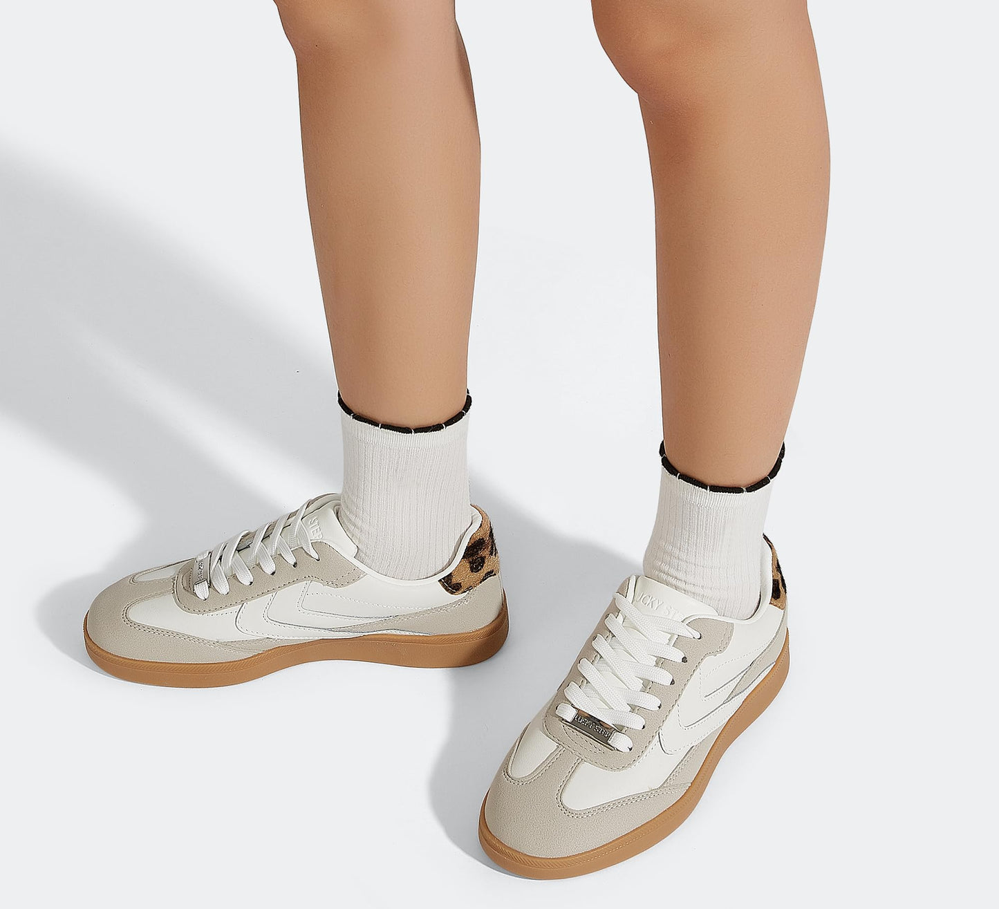 LUCKY STEP Women Retro Sneakers Fashion Classic Gum Sole Tennis Skate Shoes Casual Trendy Walking Trainer Anti Slip Flat Low-Top Footwear